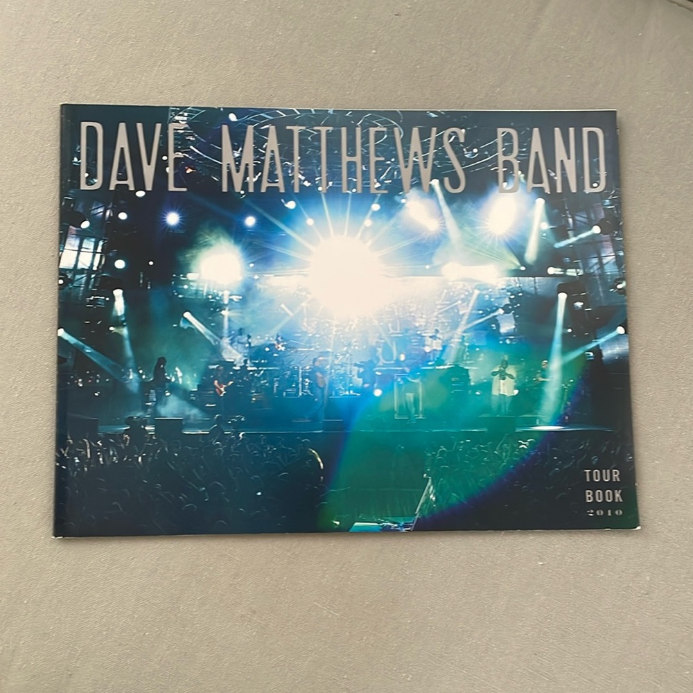 Dave Matthews Band official 2010 Tour Book, excellent condition